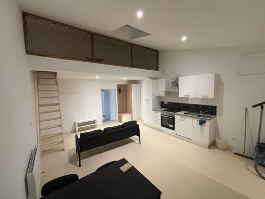 Appartement à louer 830 € 3 pièces 2 chambres 50 m² Étage 2/2 Le Luc 83340