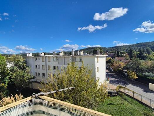 Appartement à vendre 75 990 € 3 pièces 2 chambres 52 m² Étage 3/4 Extension Années 50-70 A Brignoles 83170