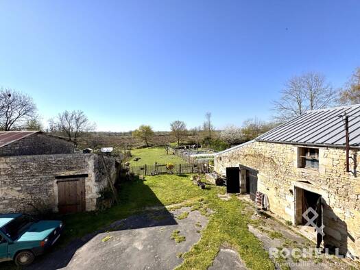 Maison à vendre 385 000 € 6 pièces 5 chambres 194 m² 2 146 m² de terrain Bords 17430