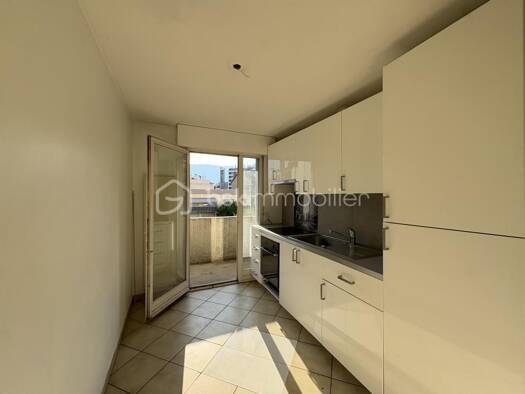 Appartement à vendre 135 000 € 3 pièces 2 chambres 74 m² Étage 3/7 Allies-Clos d'Or Grenoble 38100