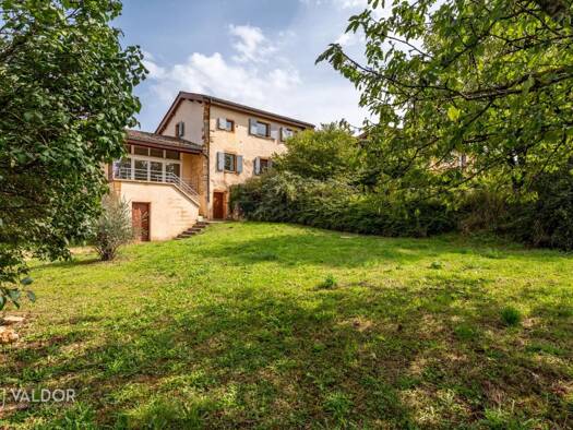 Maison à vendre 530 000 € 7 pièces 4 chambres 135 m² 1 336 m² de terrain Charnay 69380