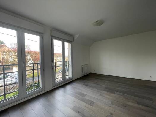 Appartement à louer 570 € 1 pièce 24 m² Étage 1/2 Le Parterre Dourdan 91410