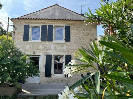 Maison à vendre 396 112 € 9 pièces 4 chambres 195 m² 1 151 m² de terrain Saint-Laurent-de-la-Prée 17450