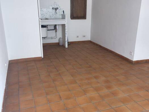 Local d'activités à louer 450 € 25 m² d'espace de stockage Salernes 83690