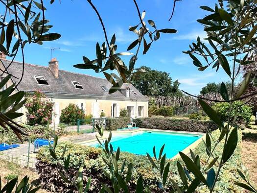 Maison à vendre 359 100 € 5 pièces 4 chambres 214 m² 10 679 m² de terrain Soulaire-et-Bourg 49460