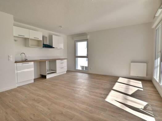 Appartement à vendre 249 000 € 3 pièces 2 chambres 60 m² Étage 1/5 Cenon 33150
