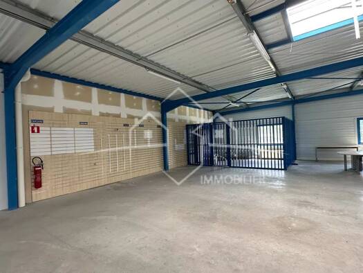 Local d'activités à vendre 1 050 000 € 1 700 m² d'espace de stockage Beaurepaire 38270