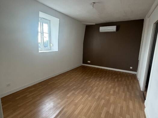 Appartement à louer 500 € 2 pièces 1 chambre 35 m² Étage 2/2 Saint-Pierre-du-Vauvray 27430