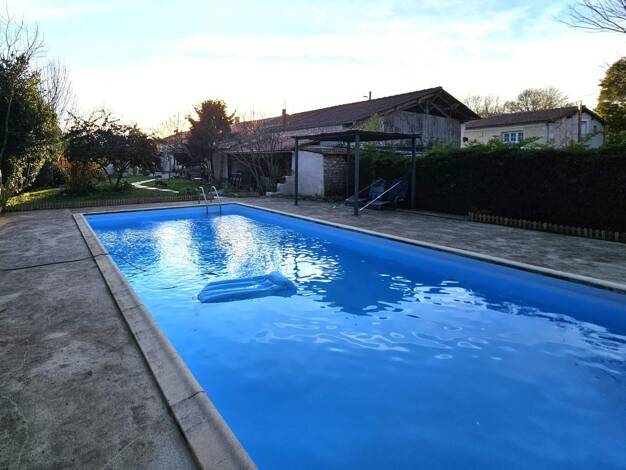 Maison de ville à vendre 244 950 € 6 pièces 4 chambres 192 m² 1 115 m² de terrain Prignac 17160