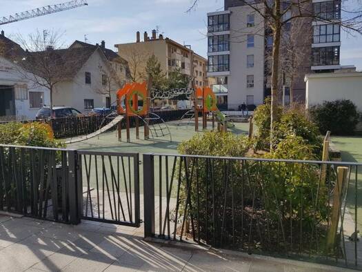 Appartement à louer 1 600 € 3 pièces 2 chambres 60 m² RDC/4 Annemasse 74100