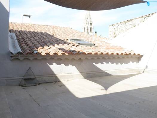 Appartement à louer 1 250 € 5 pièces 3 chambres 170 m² Étage 2/2 Esplanade Nîmes 30000