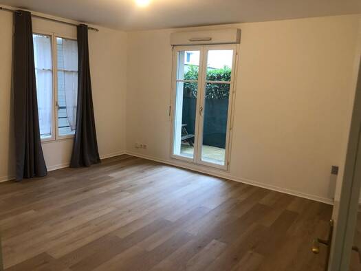 Appartement à louer 969 € 3 pièces 2 chambres 56 m² 2 étages Centre Ville Etampes 91150