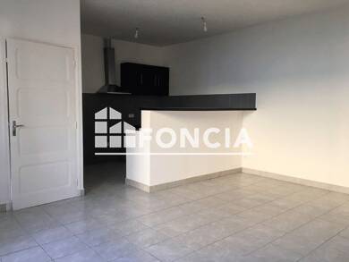 Appartement à louer 564 € 3 pièces 2 chambres 74,1 m² RDC Gironde-Cabrieres-Boisfeuillet-Lampourde Orange 84100