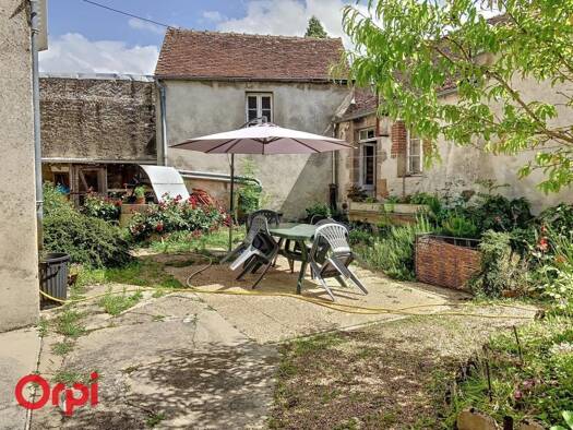 Maison à vendre 77 500 € 8 pièces 7 chambres 198,9 m² 471 m² de terrain Louroux-de-Bouble 03330