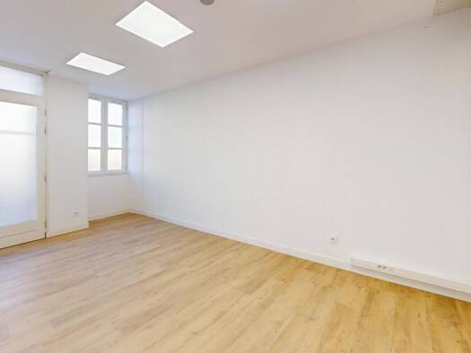 Local commercial à louer 435 € Vieux Bourg Livron-sur-Drôme 26250