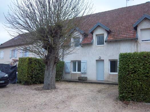 Duplex à louer 770 € 5 pièces 4 chambres 105 m² RDC/1 Longwy-sur-le-Doubs 39120