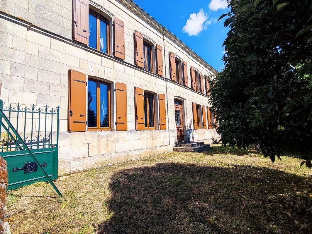 Maison à vendre, 235m², NIEUL LE VIROUIL