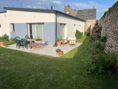 Maison de plain-pied à vendre 318 600 € 4 pièces 3 chambres 81 m² 391 m² de terrain Fougères 35300