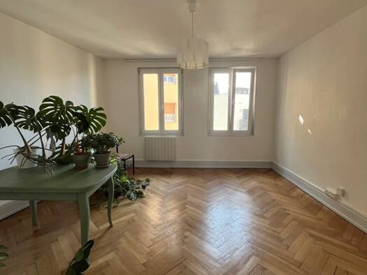 Appartement à louer 720 € 2 pièces 1 chambre 72 m² Étage 1/2 Lingolsheim 67380