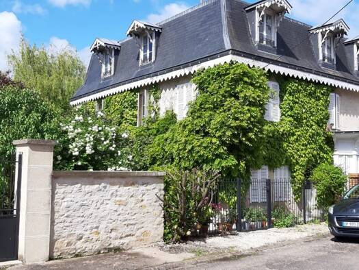 Maison à vendre 359 000 € 9 pièces 7 chambres 258 m² 811 m² de terrain Champagne-sur-Vingeanne 21310