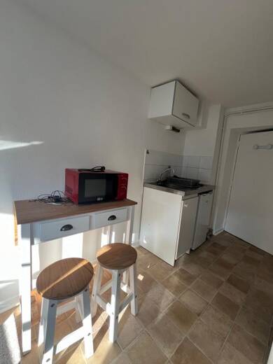 Appartement à louer 300 € 1 pièce 16 m² Étage 3/1 disponible à partir du 27/06/2025 Centre Ville-Charles III Nancy 54000