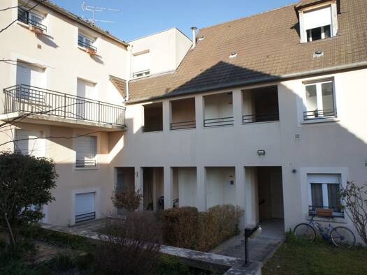 Appartement à louer 615 € 1 pièce 25 m² Étage 2/2 Les Mureaux 78130