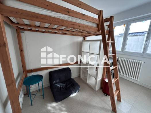 Appartement à louer 330 € 1 pièce 11,8 m² 1er étage Pentagone La Roche-sur-Yon 85000