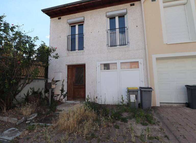Maison à vendre 179 820 € 6 pièces 4<br/>chambres 102 m²<br/>superficie 130 m²<br/>terrain Haubette Tinqueux 51430