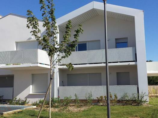 Appartement à louer 608 € 2 pièces 1 chambre 42 m² Étage 1/1 Aussonne 31840