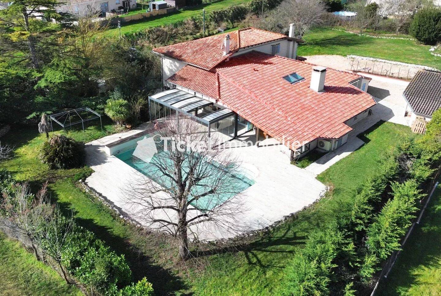 Maison à vendre, 288m², LE BURGAUD