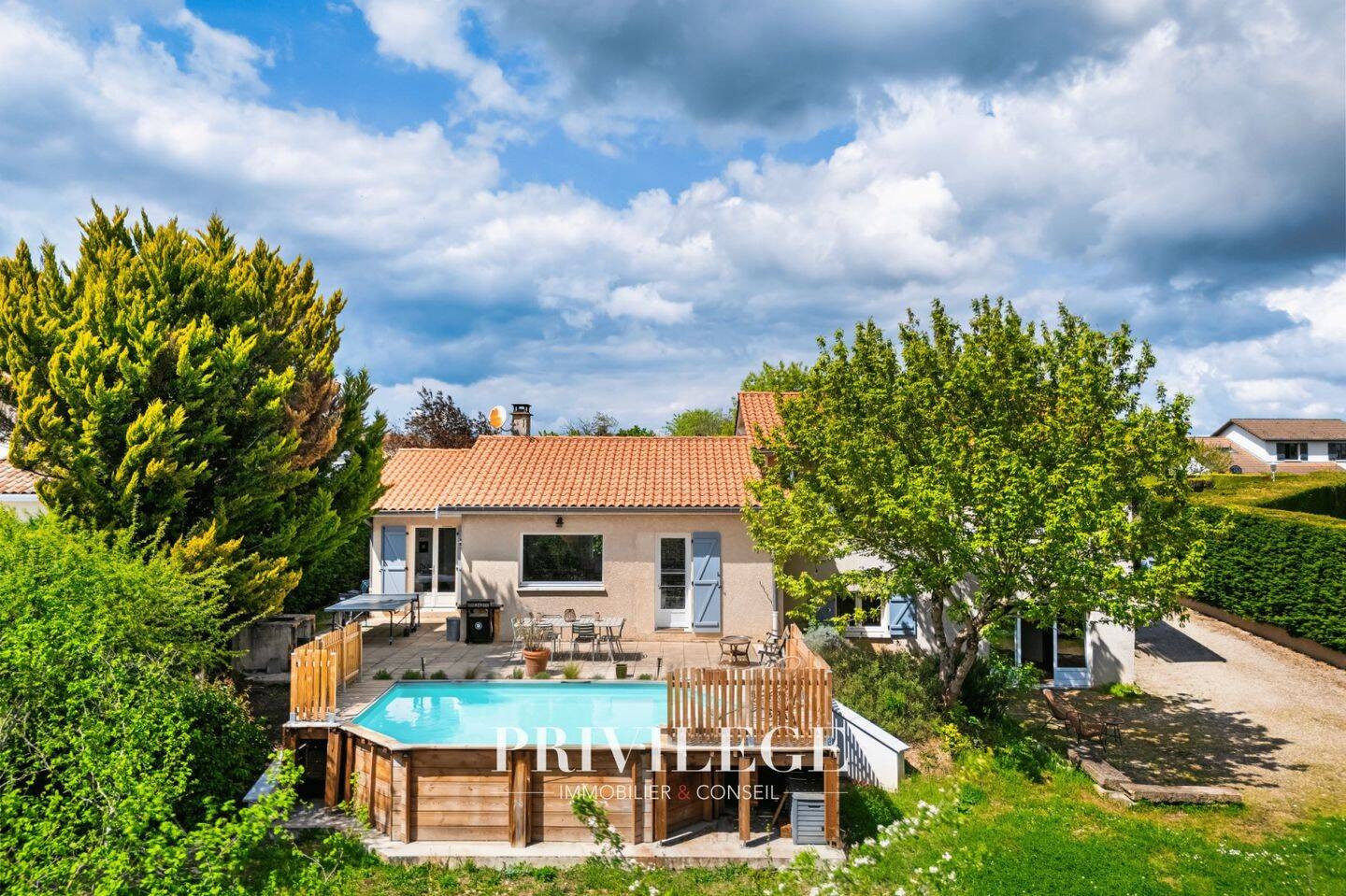 Maison à vendre, 174m², SAINT GENIS LES OLLIERES