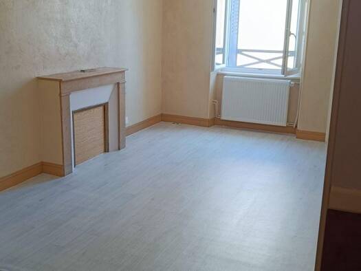 Maison de plain-pied à louer 615 € 3 pièces 2 chambres 70 m² Néris-les-Bains 03310