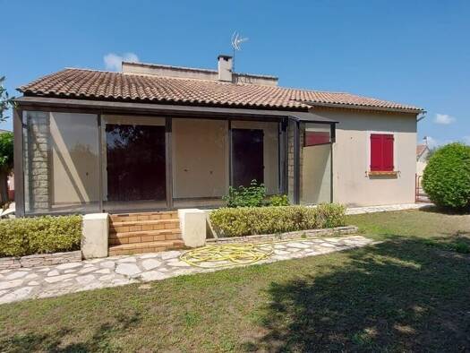 Maison de plain-pied à louer 1 399 € 4 pièces 3 chambres 95 m² 650 m² de terrain Rognonas 13870