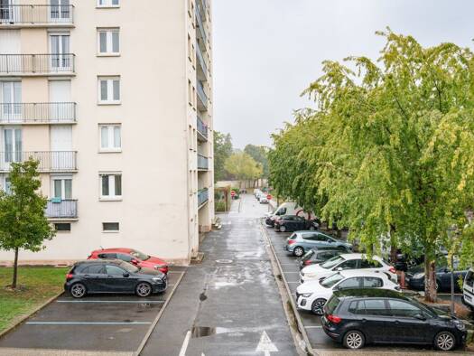 Appartement à vendre 151 900 € 4 pièces 2 chambres 83,1 m² Étage 1/1 Joué-lès-Tours 37300