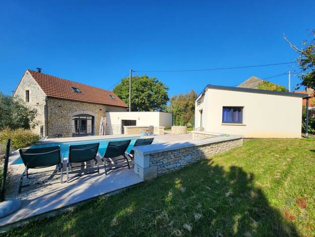 Maison à vendre 349 800 € 3 pièces 2 chambres 135 m² 895 m² de terrain Salviac 46340