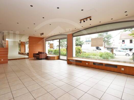 Local commercial à louer 2 278 € 84,8 m² de surface de vente Les Arcades Viroflay 78220