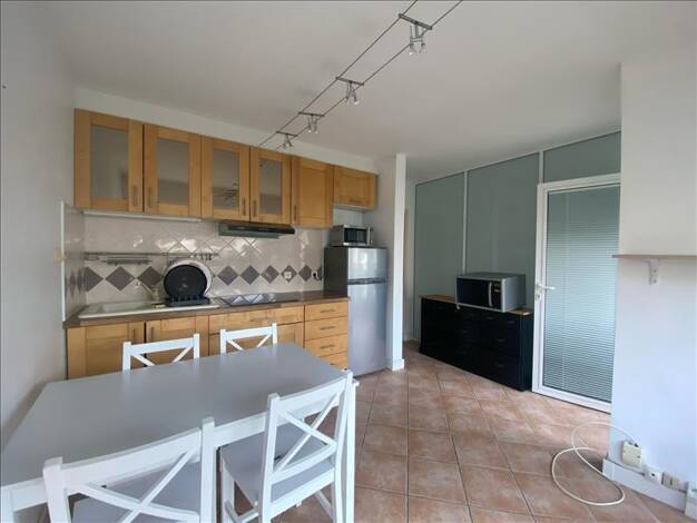 Appartement à louer 850 € 1 pièce 26 m² 2ème étage disponible à partir du 22/06/2025 Nouvelle France Le Chesnay-Rocquencourt 78150