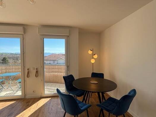 Appartement à louer 1 350 € 2 pièces 1 chambre 42,1 m² 2ème étage Est Gex 01170