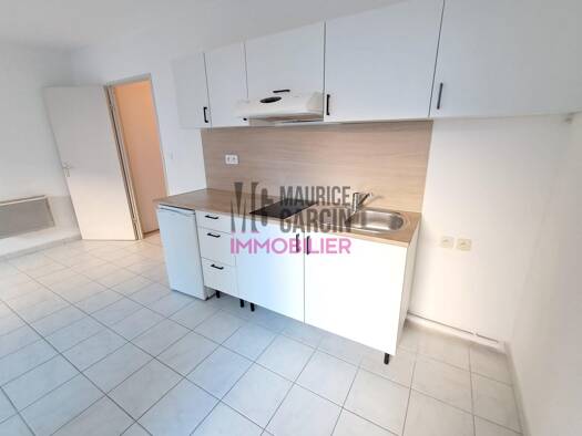 Appartement à louer 457 € 1 pièce 27,2 m² Étage 1/4 Zone Périphérique Urbaine Carpentras 84200