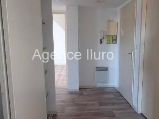 Appartement à louer 530 € 3 pièces 2 chambres 65 m² Étage 3/3 Oloron-Sainte-Marie 64400