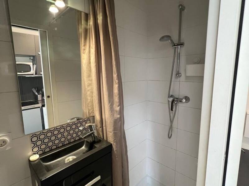 Maison à louer, 12m², PARIS 18E