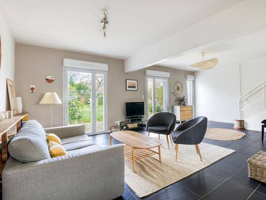 Maison à louer 1 950 € 8 pièces 5 chambres 187 m² 413 m² de terrain Zola Nantes 44100