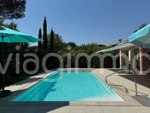 Maison en viager Bouquet 480 000 € 7 pièces 5 chambres 210 m² 1 375 m² de terrain Ouest Cogolin 83310