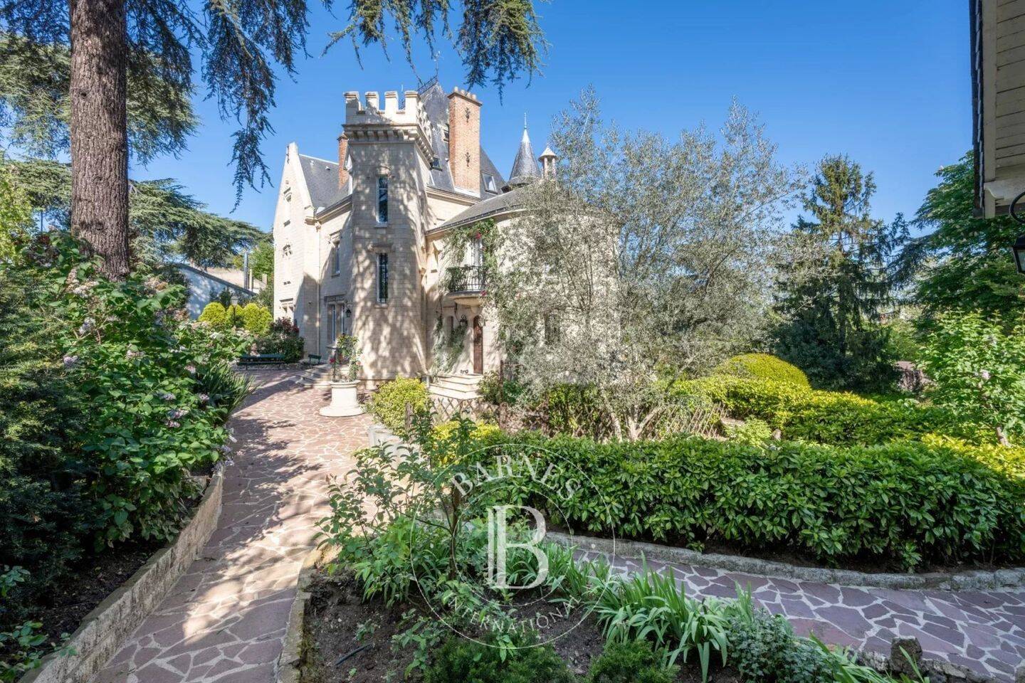 Maison à vendre, 680m², SAINT MAUR DES FOSSES