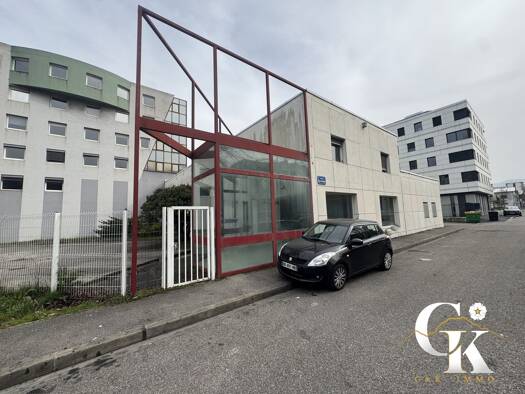 Local d'activités à vendre 750 000 € 888 m² d'espace de stockage Grenoble 38100