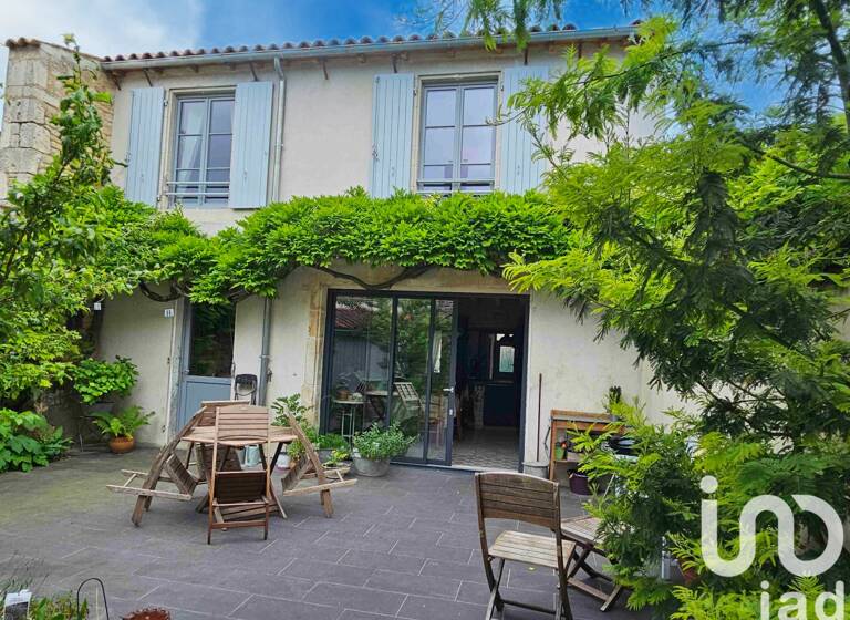 Maison de ville à vendre 285 000 € 5 pièces 5<br/>chambres 145 m²<br/>superficie 166 m²<br/>terrain Coulon 79510