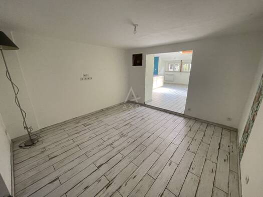 Maison de plain-pied à vendre 220 000 € 5 pièces 2 chambres 122 m² 1 965 m² de terrain Gare Douai 59500