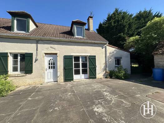 Maison à vendre 69 000 € 8 pièces 5 chambres 140 m² 670 m² de terrain Charenton-du-Cher 18210