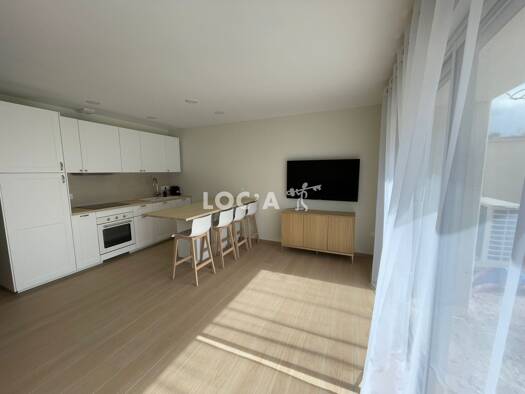 Appartement à louer 1 200 € 3 pièces 2 chambres 55 m² RDC Saint-Priest 69800