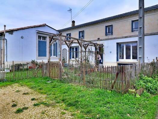 Maison à vendre 316 000 € 8 pièces 5 chambres 191 m² 1 061 m² de terrain Saint-Dizant-du-Gua 17240